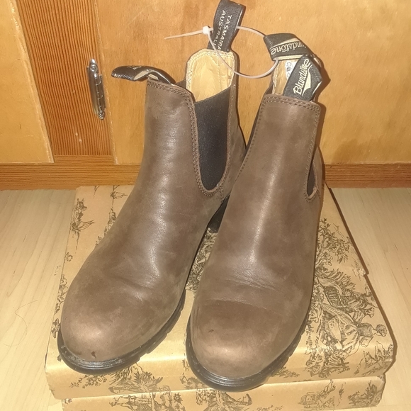 blundstone booties